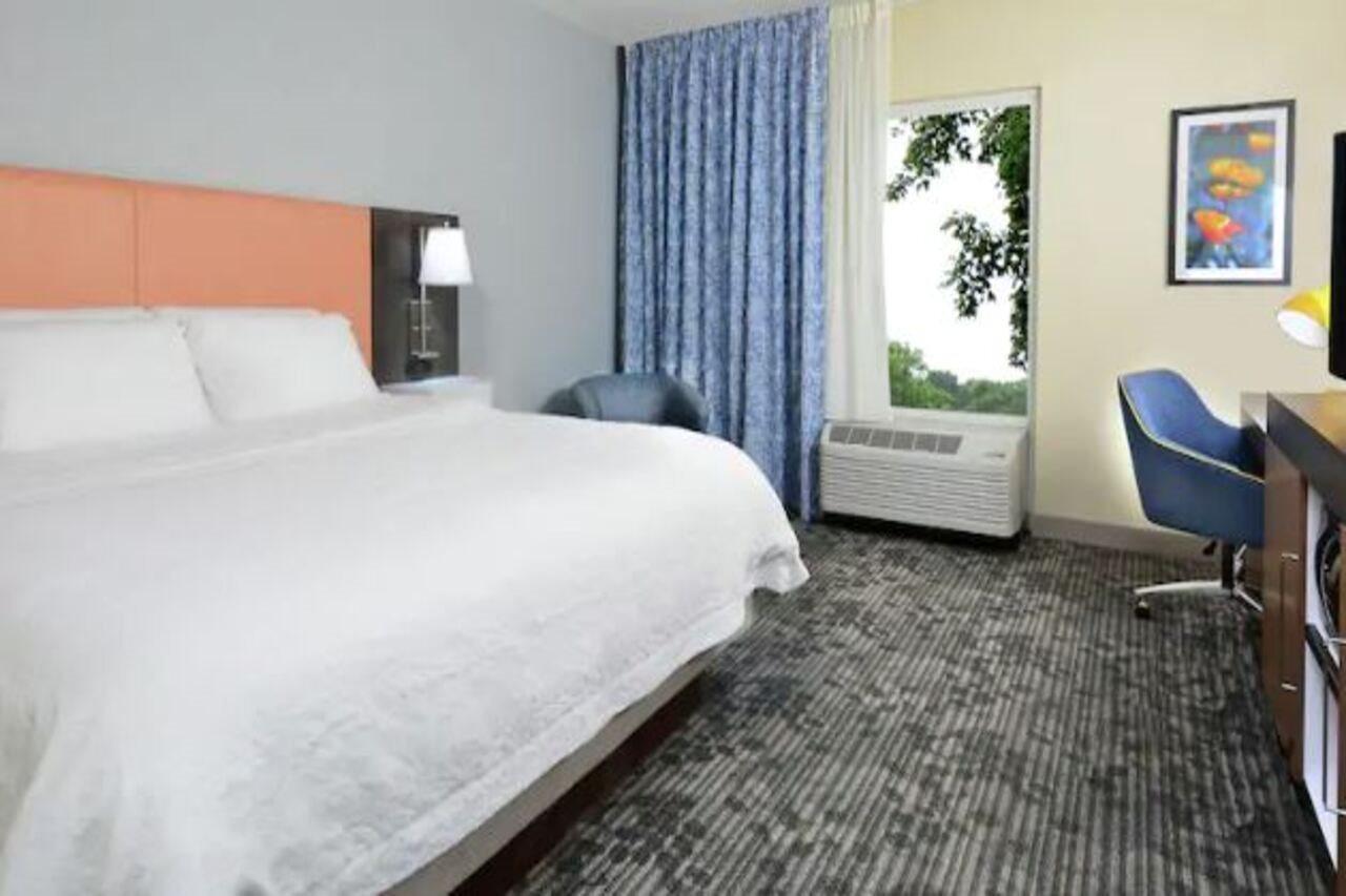 Hampton Inn & Suites Клинтън Екстериор снимка