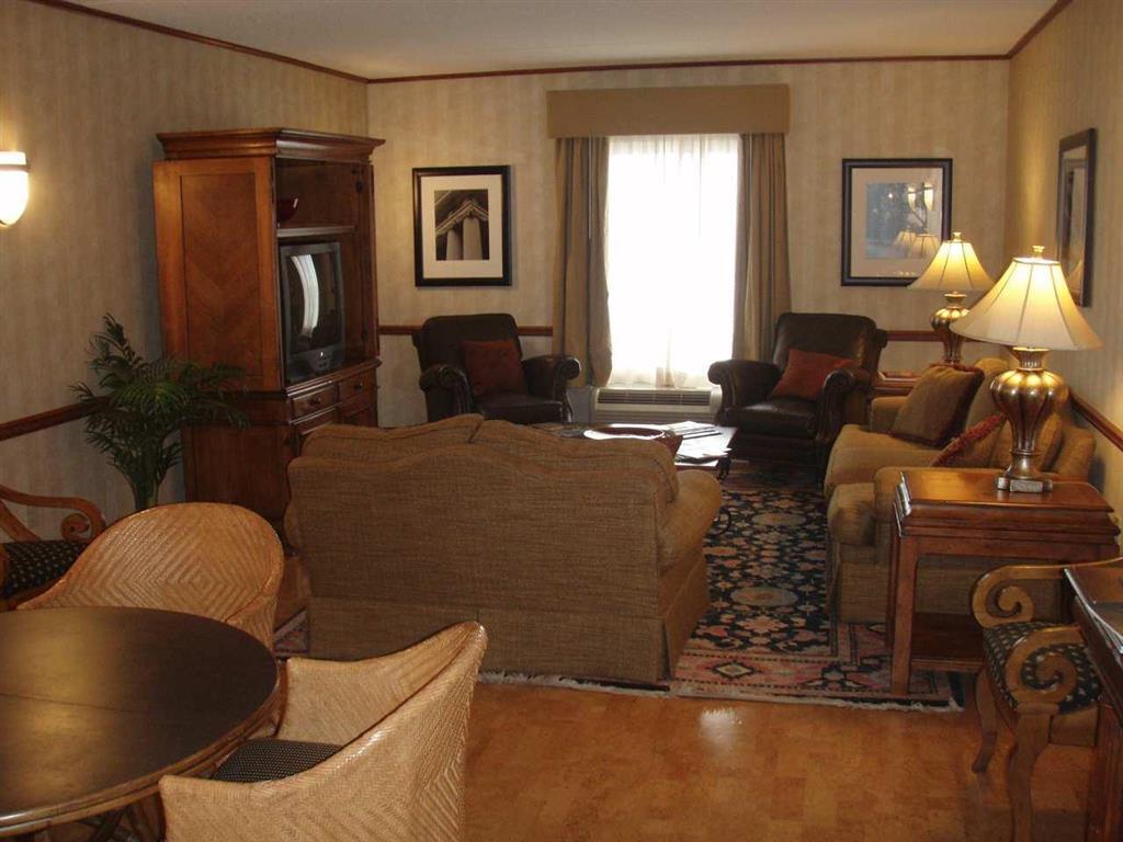Hampton Inn & Suites Клинтън Екстериор снимка