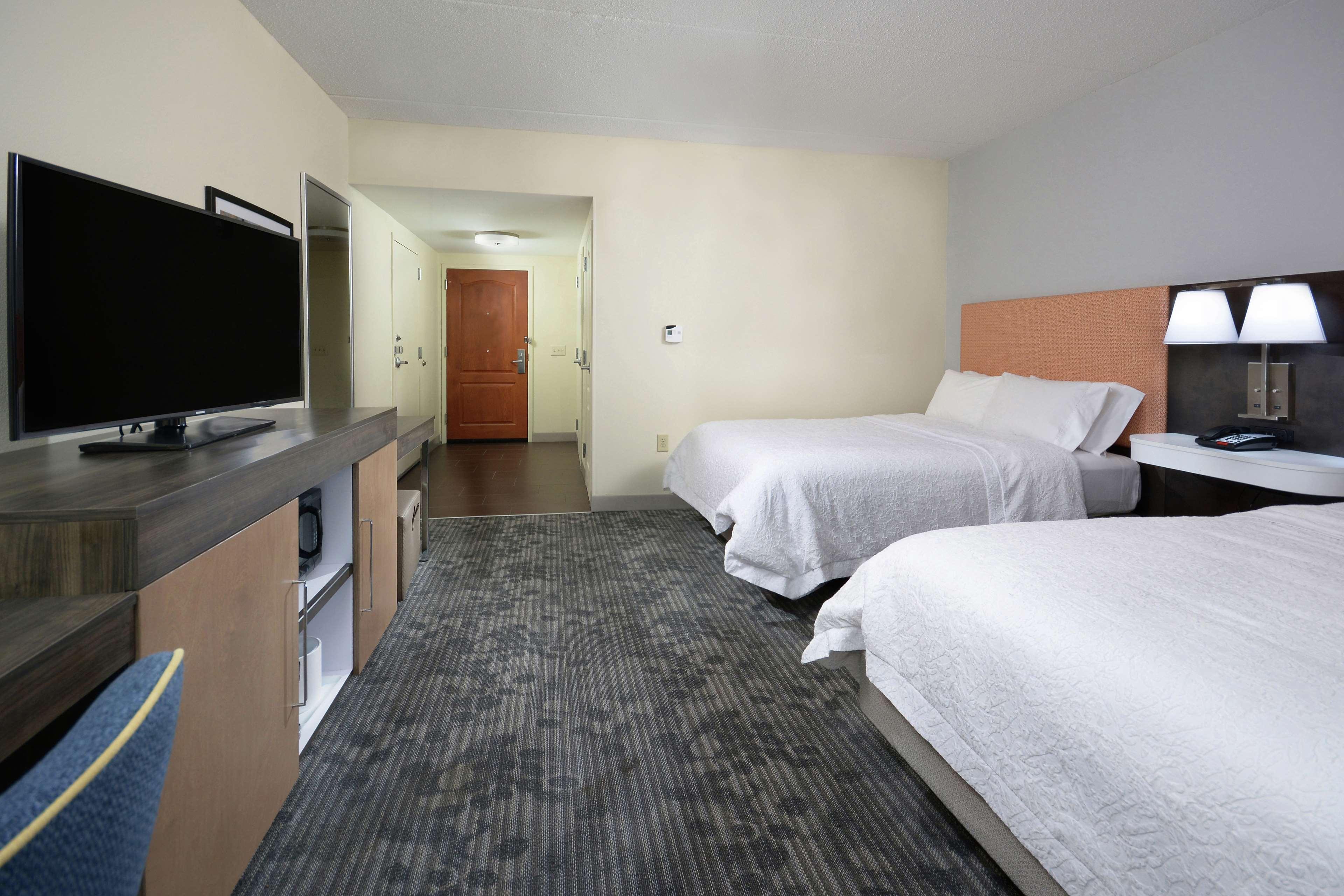 Hampton Inn & Suites Клинтън Екстериор снимка