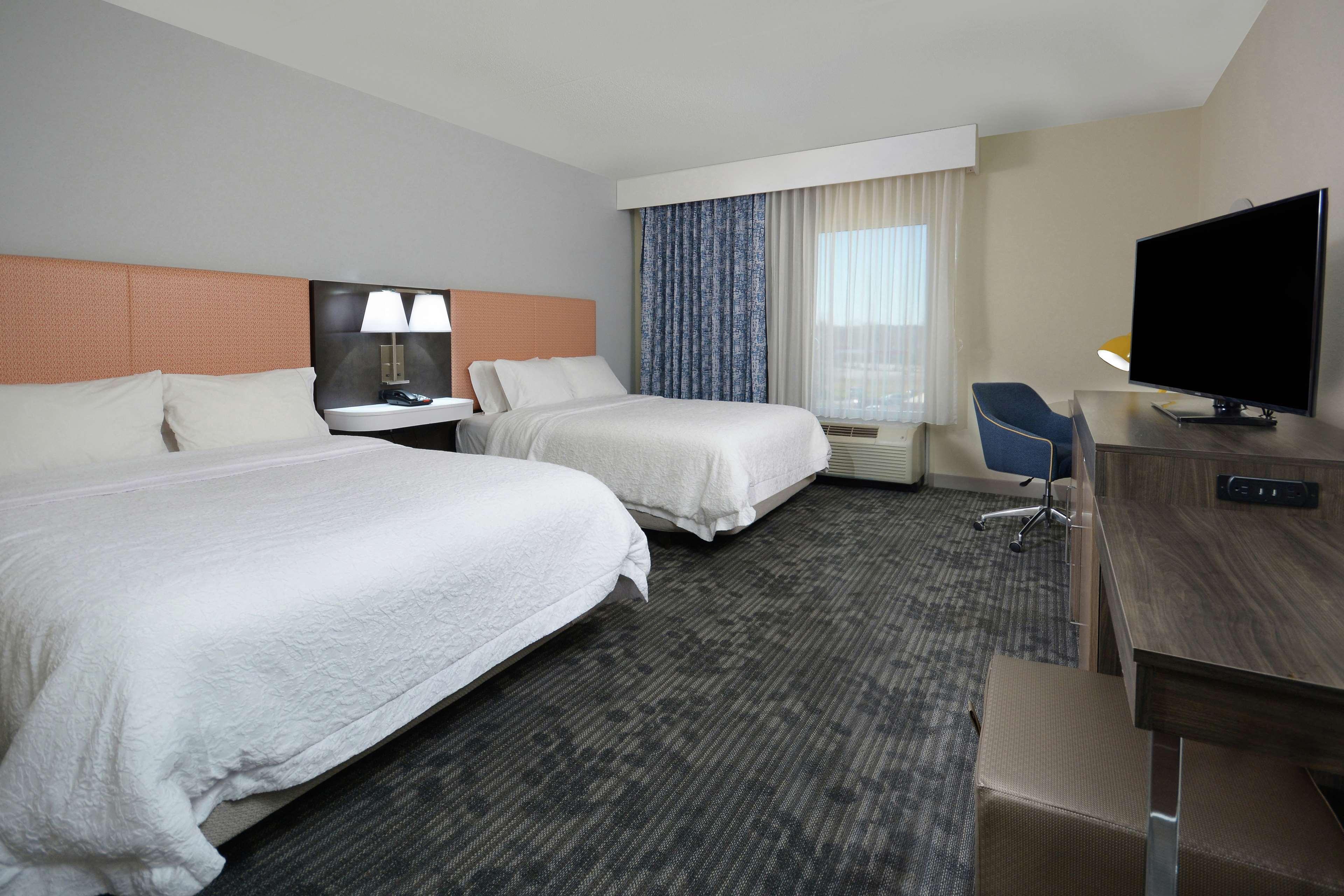 Hampton Inn & Suites Клинтън Екстериор снимка