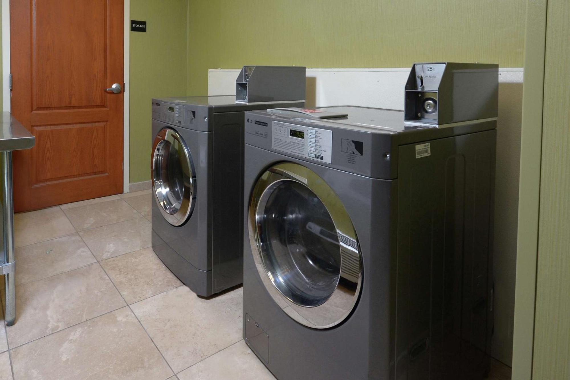 Hampton Inn & Suites Клинтън Екстериор снимка
