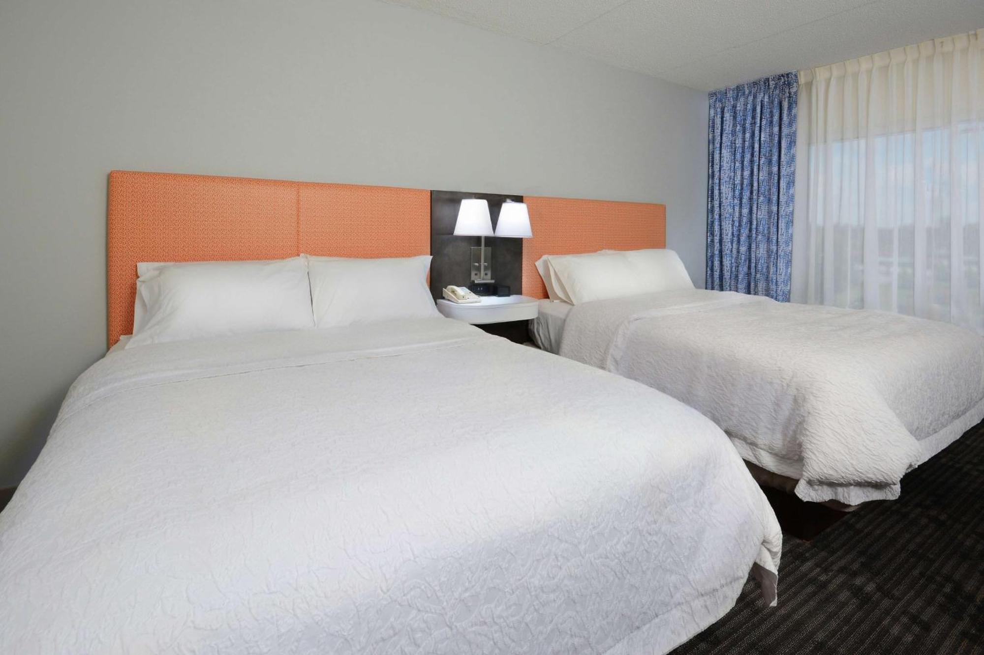 Hampton Inn & Suites Клинтън Екстериор снимка