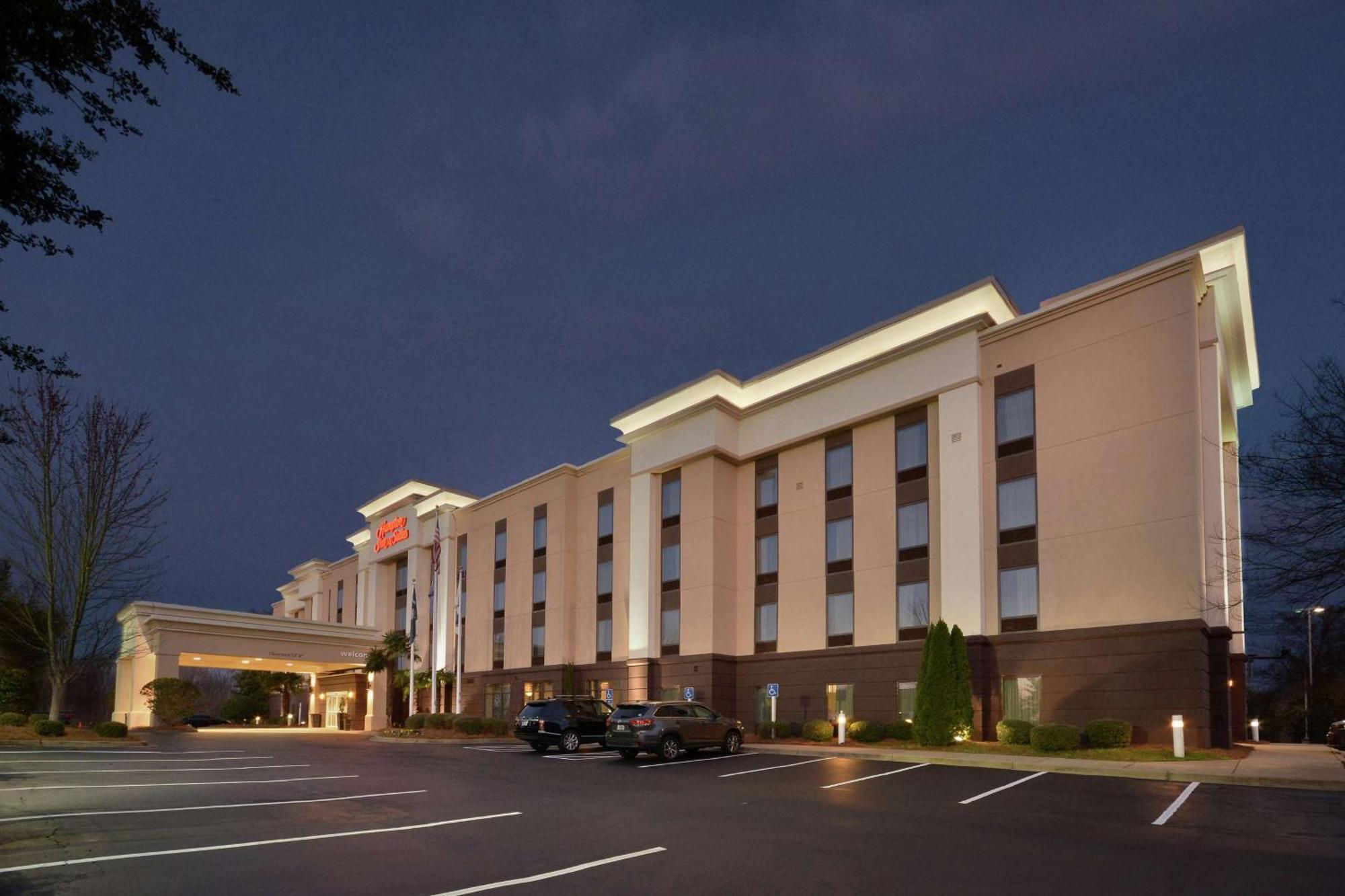 Hampton Inn & Suites Клинтън Екстериор снимка