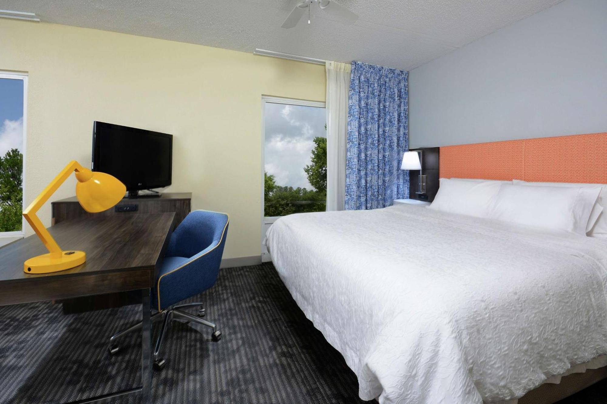 Hampton Inn & Suites Клинтън Екстериор снимка