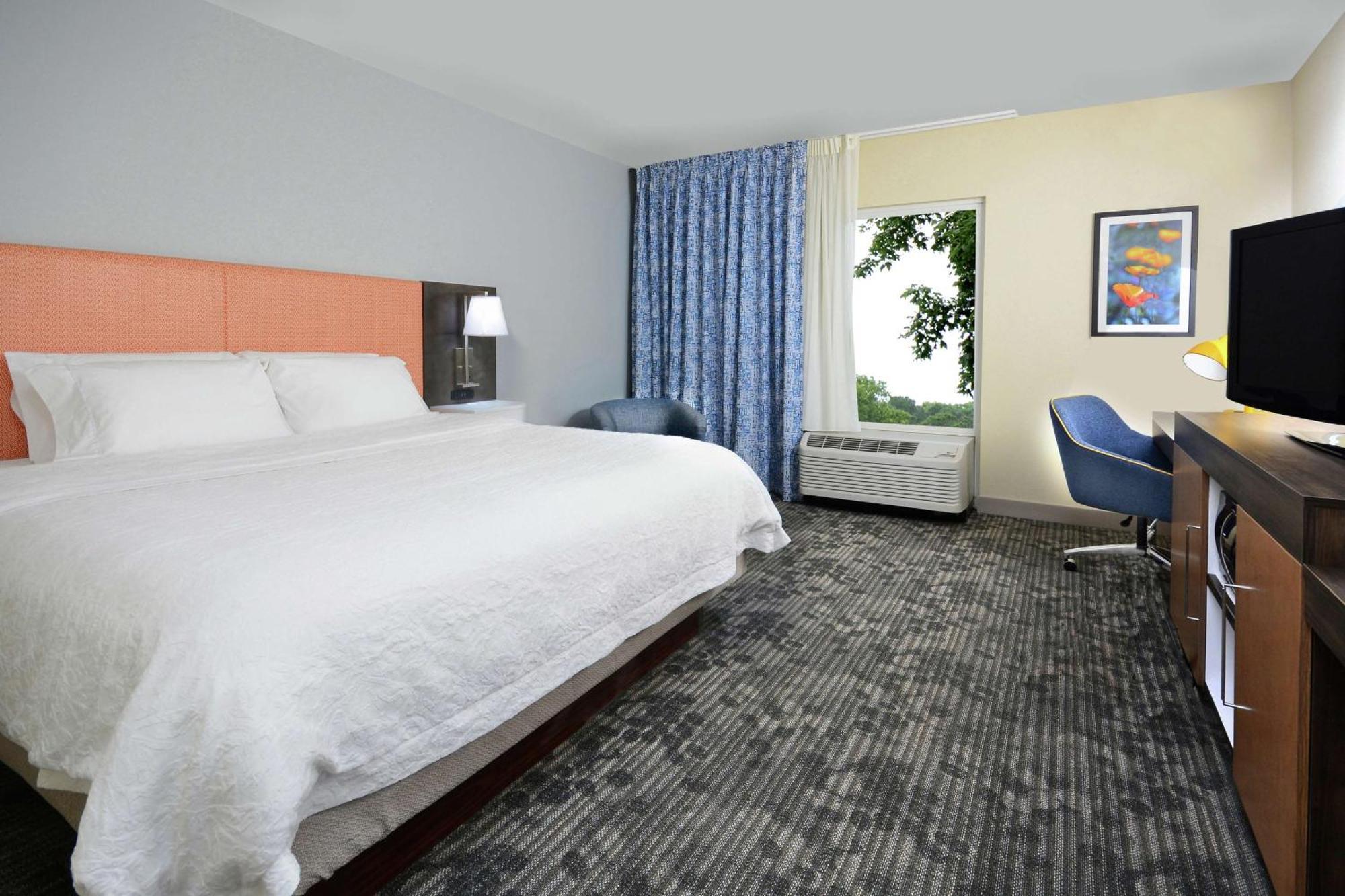 Hampton Inn & Suites Клинтън Екстериор снимка