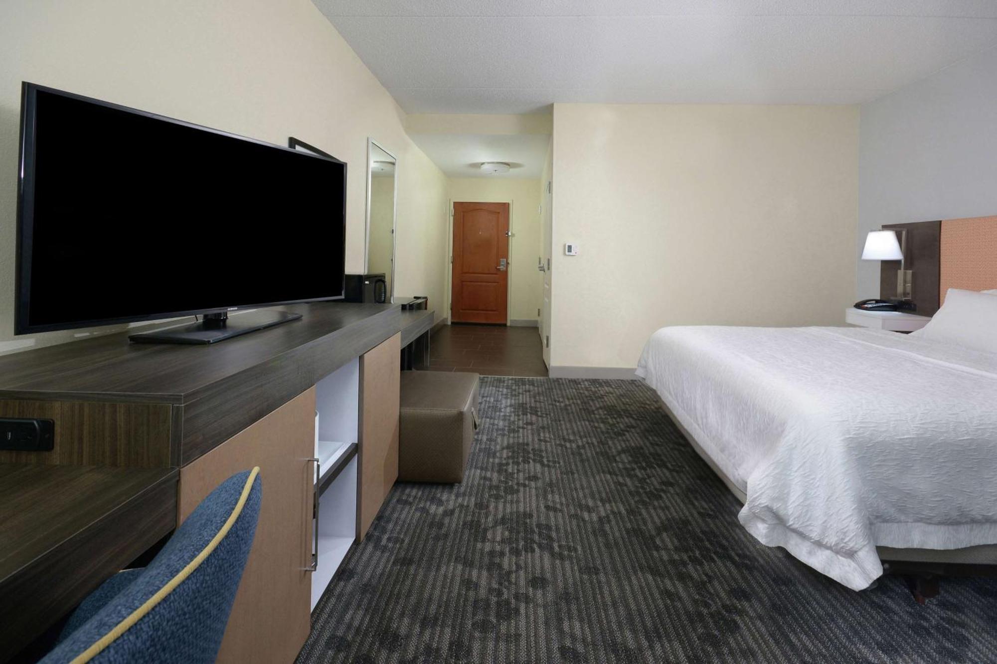 Hampton Inn & Suites Клинтън Екстериор снимка