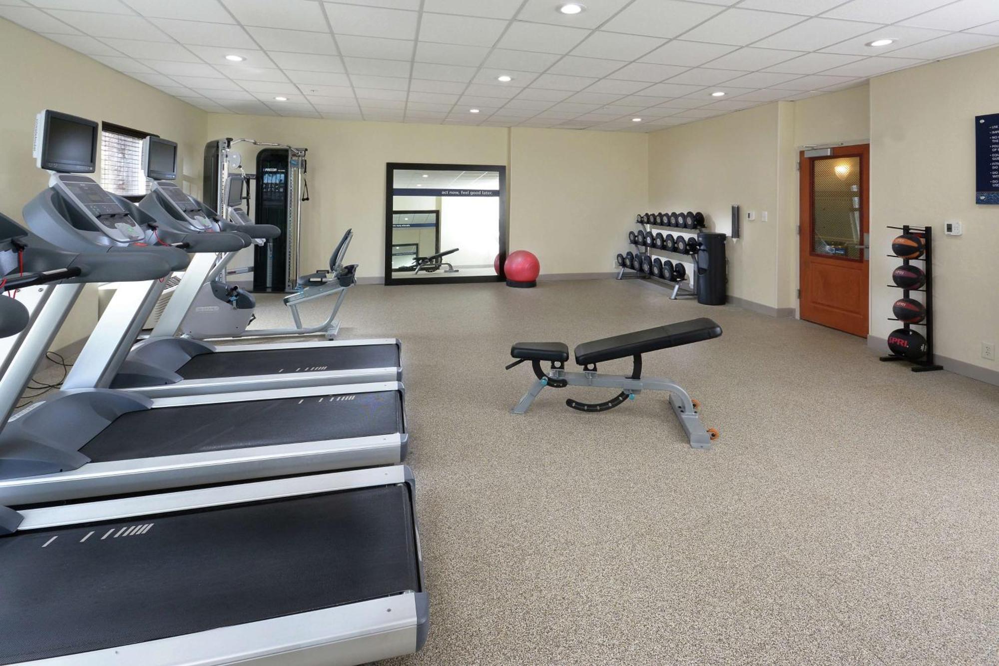 Hampton Inn & Suites Клинтън Екстериор снимка