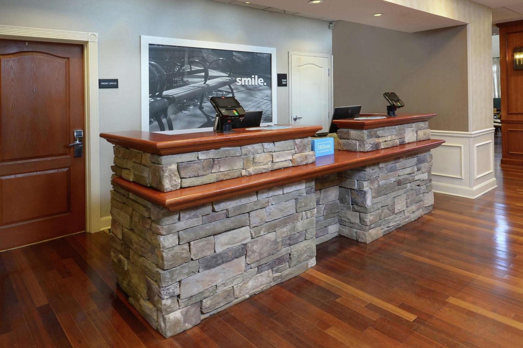 Hampton Inn & Suites Клинтън Екстериор снимка