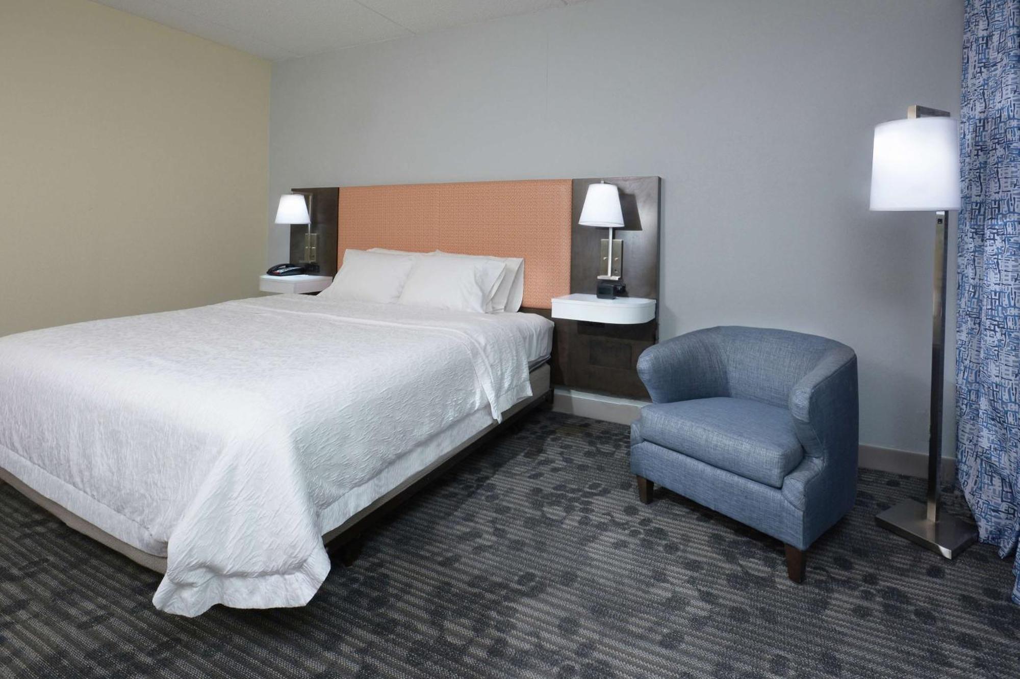 Hampton Inn & Suites Клинтън Екстериор снимка