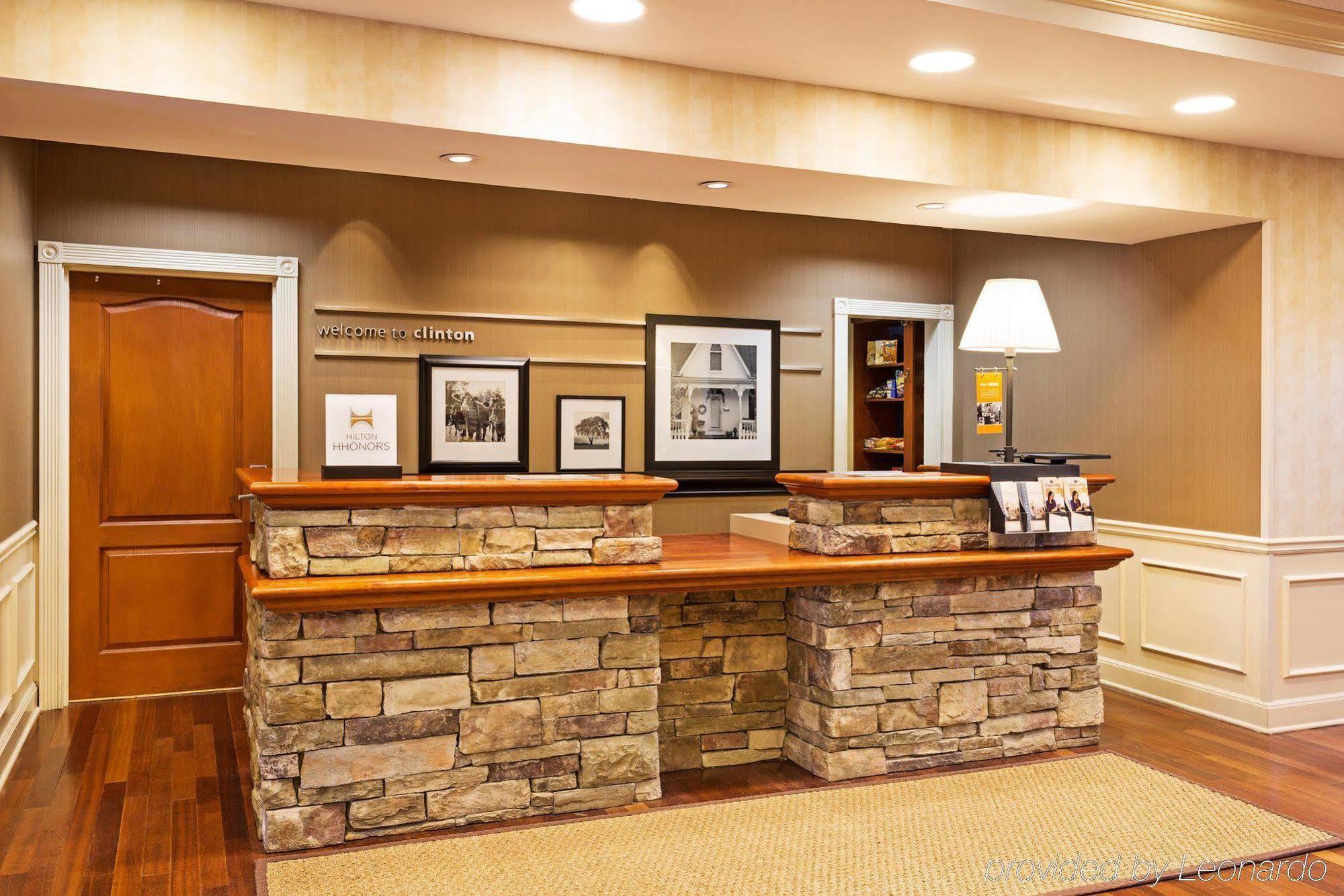 Hampton Inn & Suites Клинтън Екстериор снимка