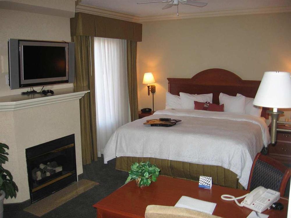 Hampton Inn & Suites Клинтън Стая снимка